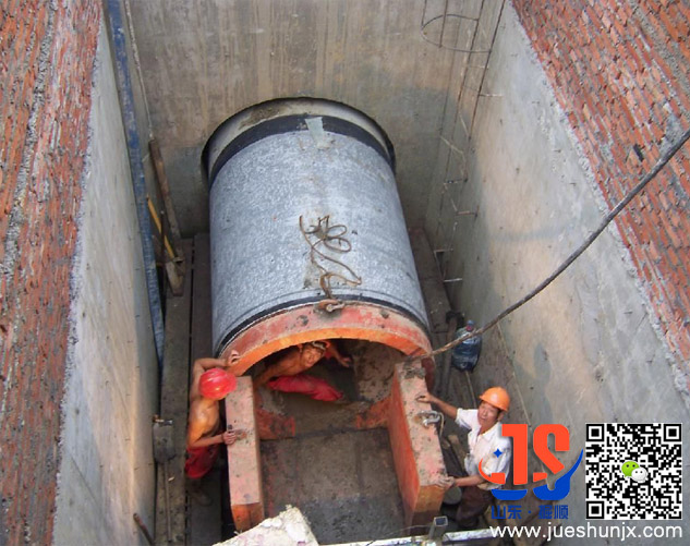 使用掘順頂管機施工 吃著納米比亞牛肉 這才能干勁十足