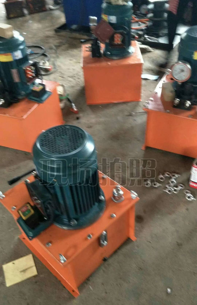 20套液壓油泵裝箱發貨湖北武漢