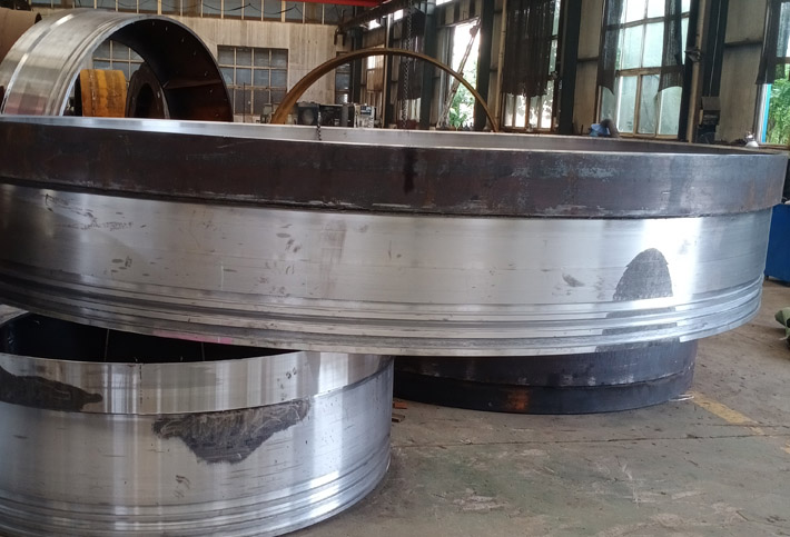 液壓動(dòng)力中繼間被稱為過江頂進(jìn)工程機(jī)械化接力中繼環(huán)